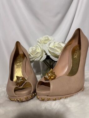 Alexander McQueen Nude Pink Peep-Toe Studded Heels with Gold Skull Accent